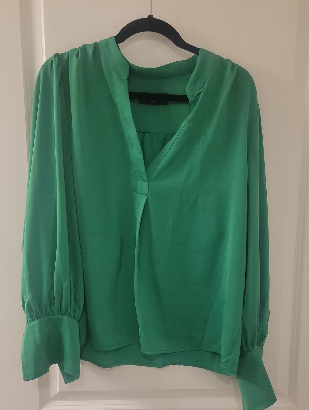 Green V-Neck Long Sleeve Women's Top
